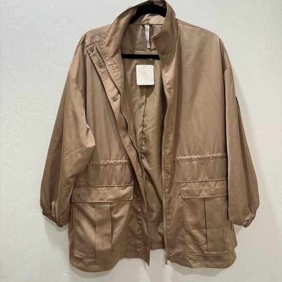 NWT Fabletics Utility Parka Women's Medium Beigewood Tan Cinch Waist Athleisure - Picture 6 of 15